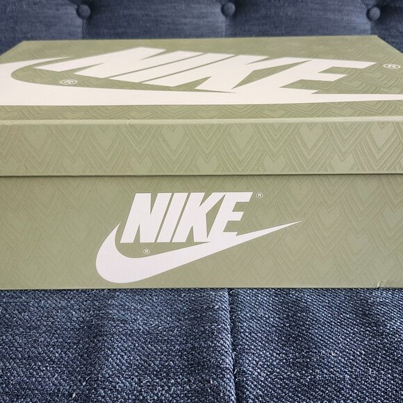 Air Jordan 1 Retro Low OG ‘Year of the Dragon’ - Picture 15 of 16